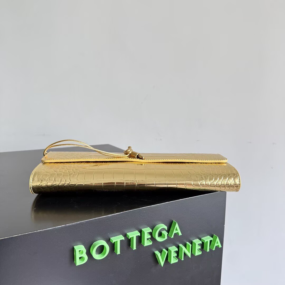 Bottega Veneta Long Clutch Andiamo With Handle alligator leather 741511 Gold Bottega Veneta Long Clutch Andiamo With Handle alligator leather 741511 Gold
