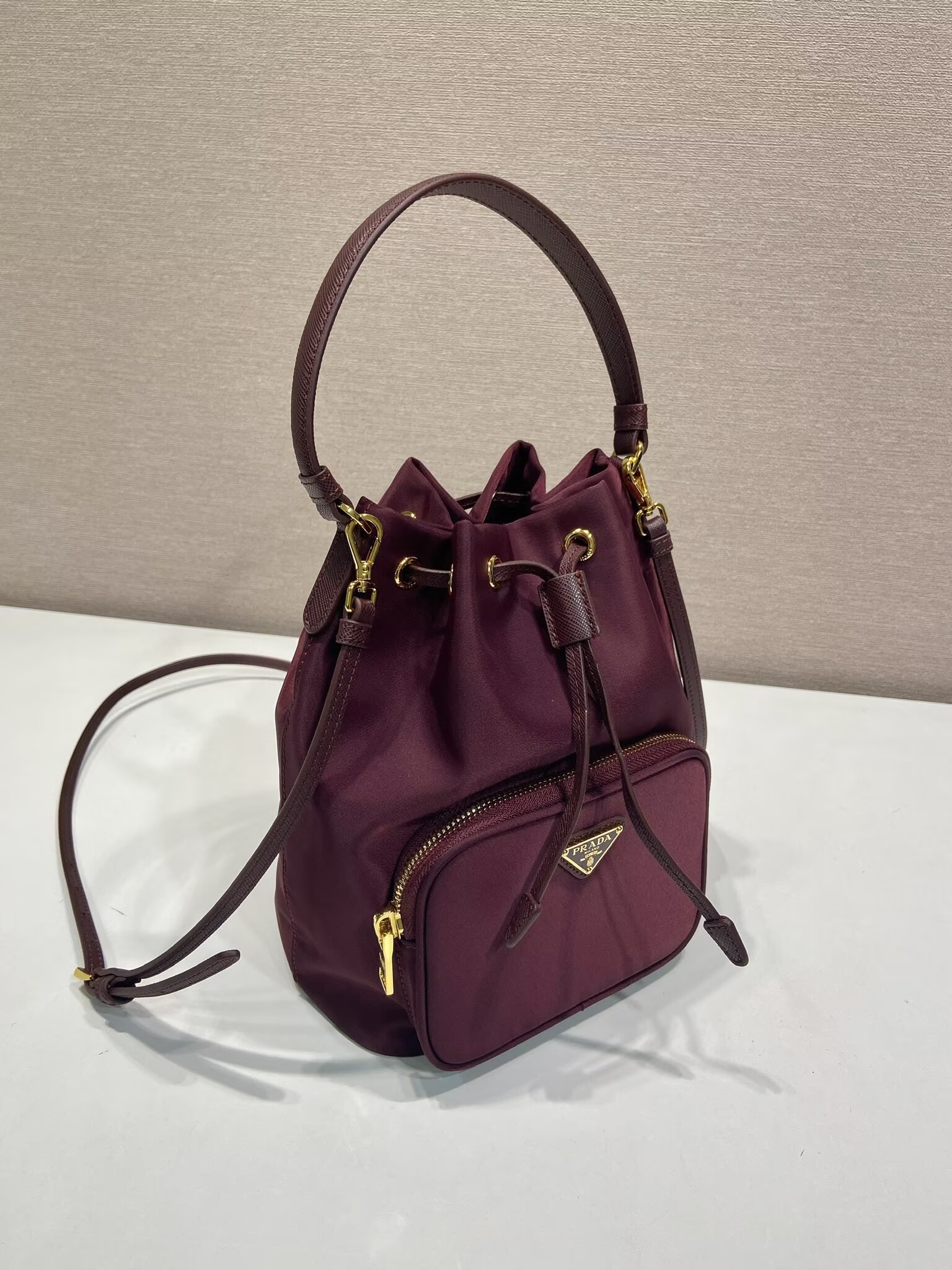 Prada Re-Edition nylon Tote bag 81166 Burgundy Prada Re-Edition nylon Tote bag 81166 Burgundy