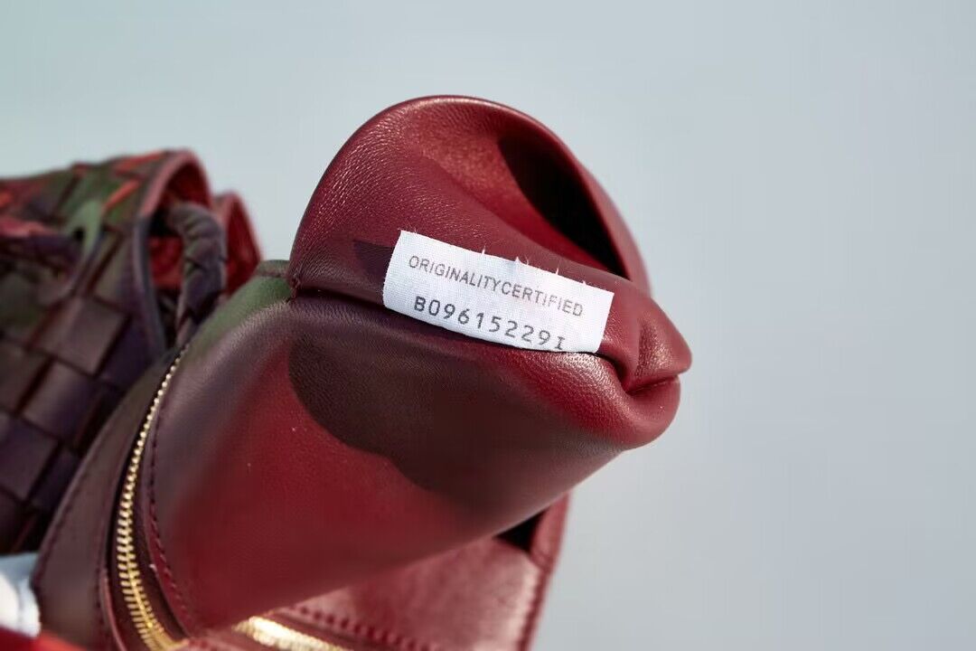Bottega Veneta Andiamo Small Intrecciato Leather Tote 743572 Wine Bottega Veneta Andiamo Small Intrecciato Leather Tote 743572 Wine