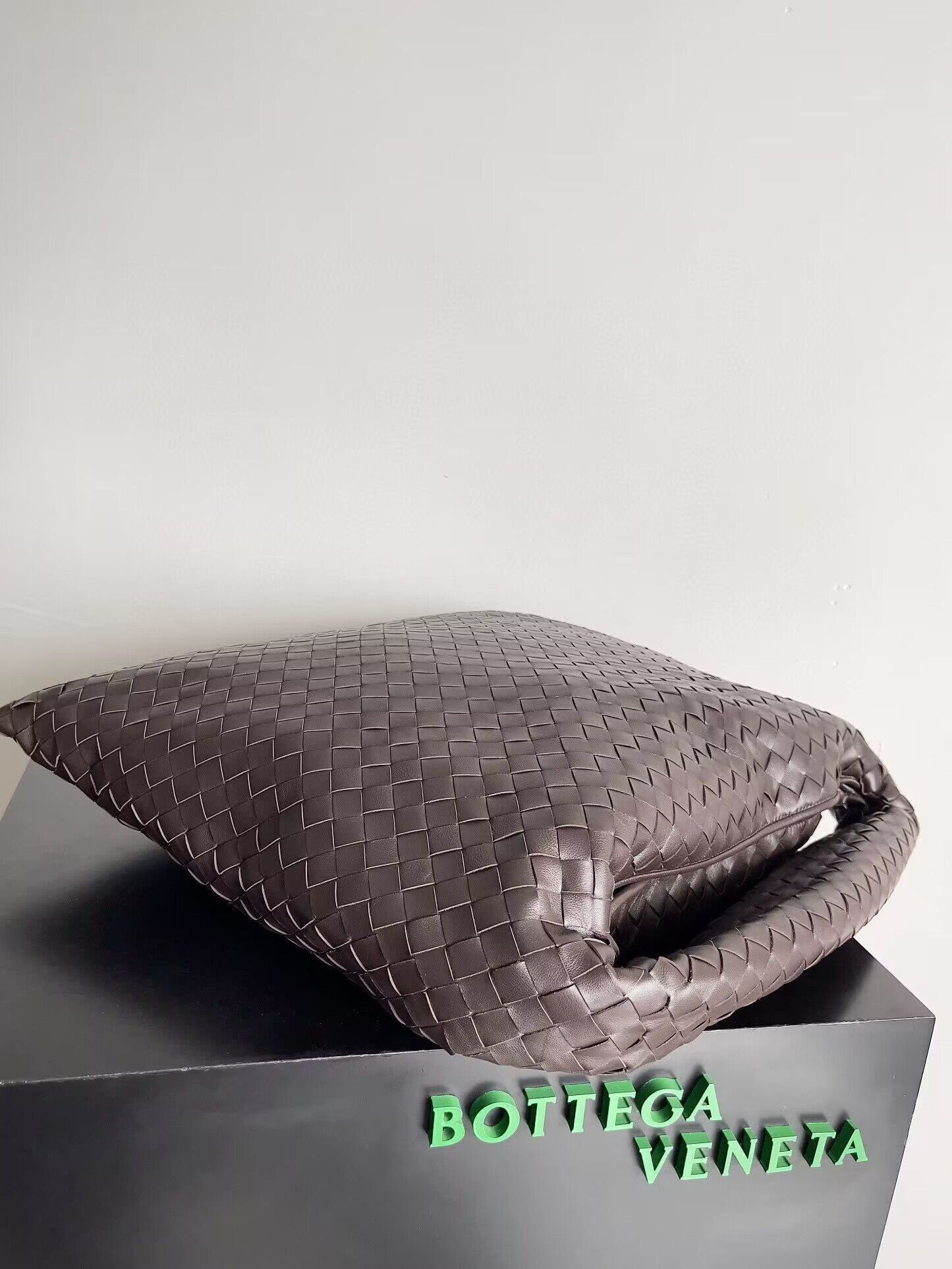 Bottega Veneta Large Hop 763970 dark brown Bottega Veneta Large Hop 763970 dark brown