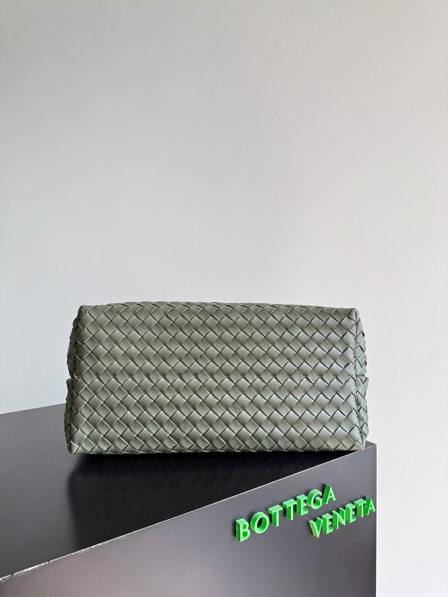 Bottega Veneta Andiamo Pepites Original Leather Large Bag 743575 Green Bottega Veneta Andiamo Pepites Original Leather Large Bag 743575 Green