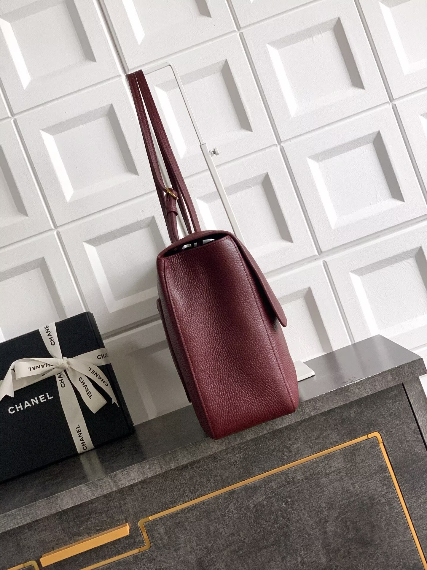 Chanel SPRING SUMMER 2026 MAXI FLAP BAG Grained Calfskin & Gold-Tone Metal AS6233 Burgundy